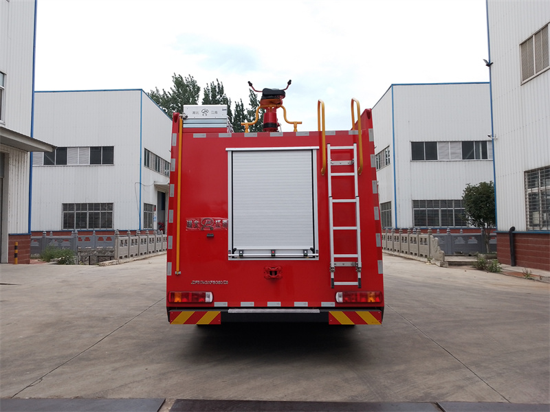 東風D9水罐消防車（8.2噸）圖片